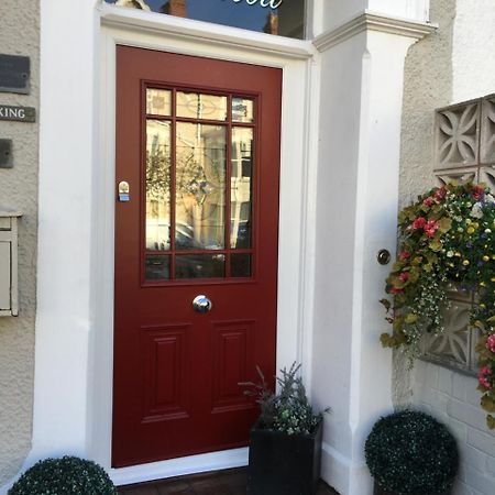 Astonwood Hotel Ландъндо Екстериор снимка