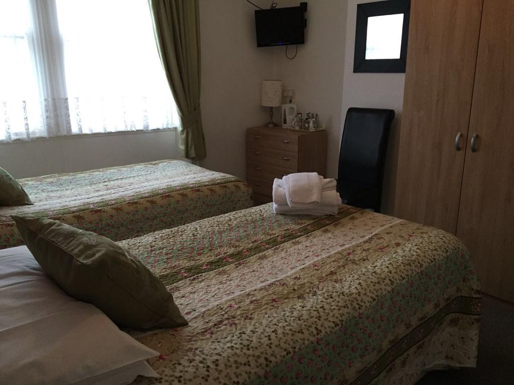 Astonwood Hotel Ландъндо Екстериор снимка