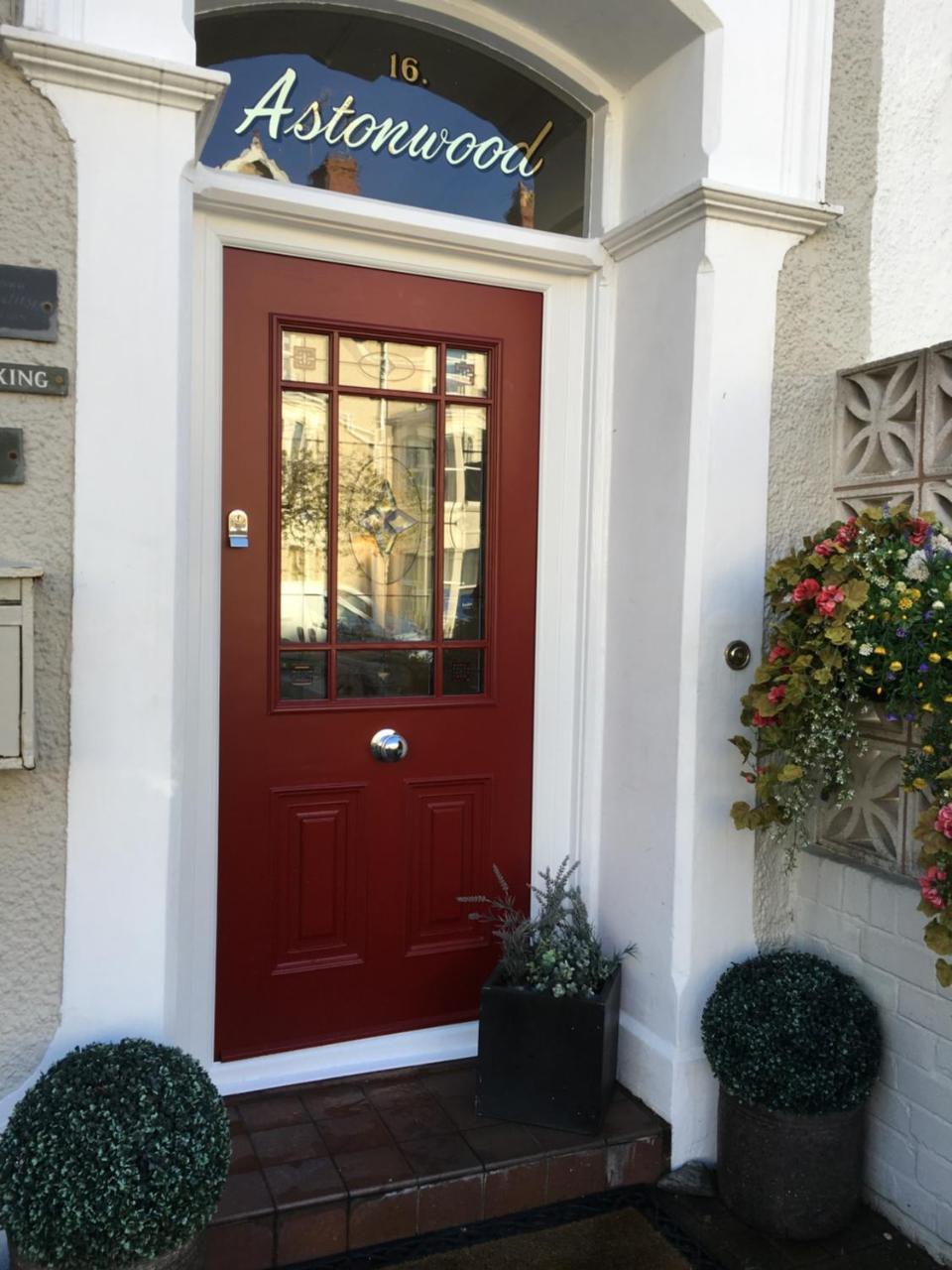Astonwood Hotel Ландъндо Екстериор снимка