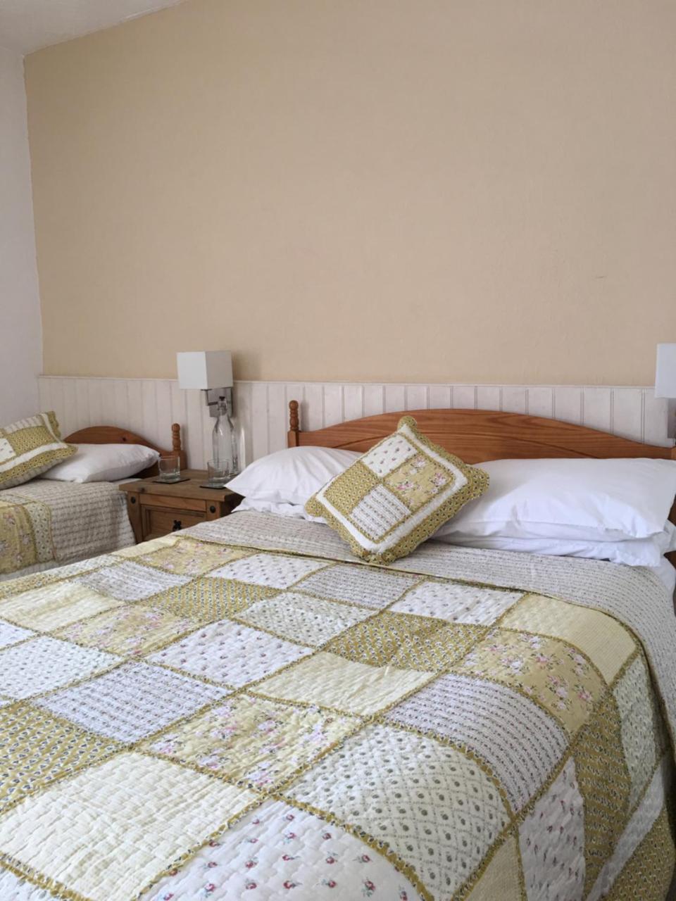 Astonwood Hotel Ландъндо Екстериор снимка