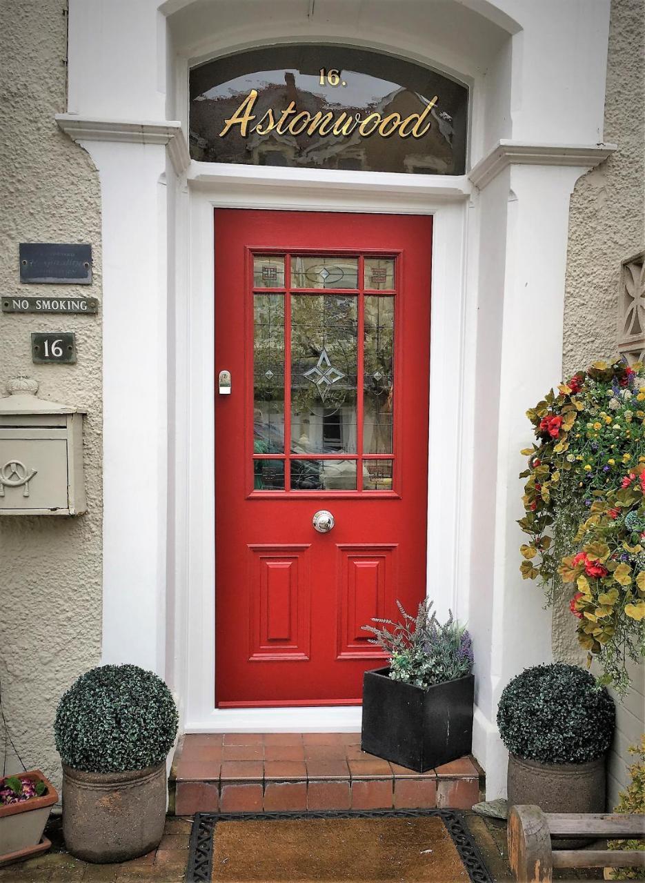 Astonwood Hotel Ландъндо Екстериор снимка