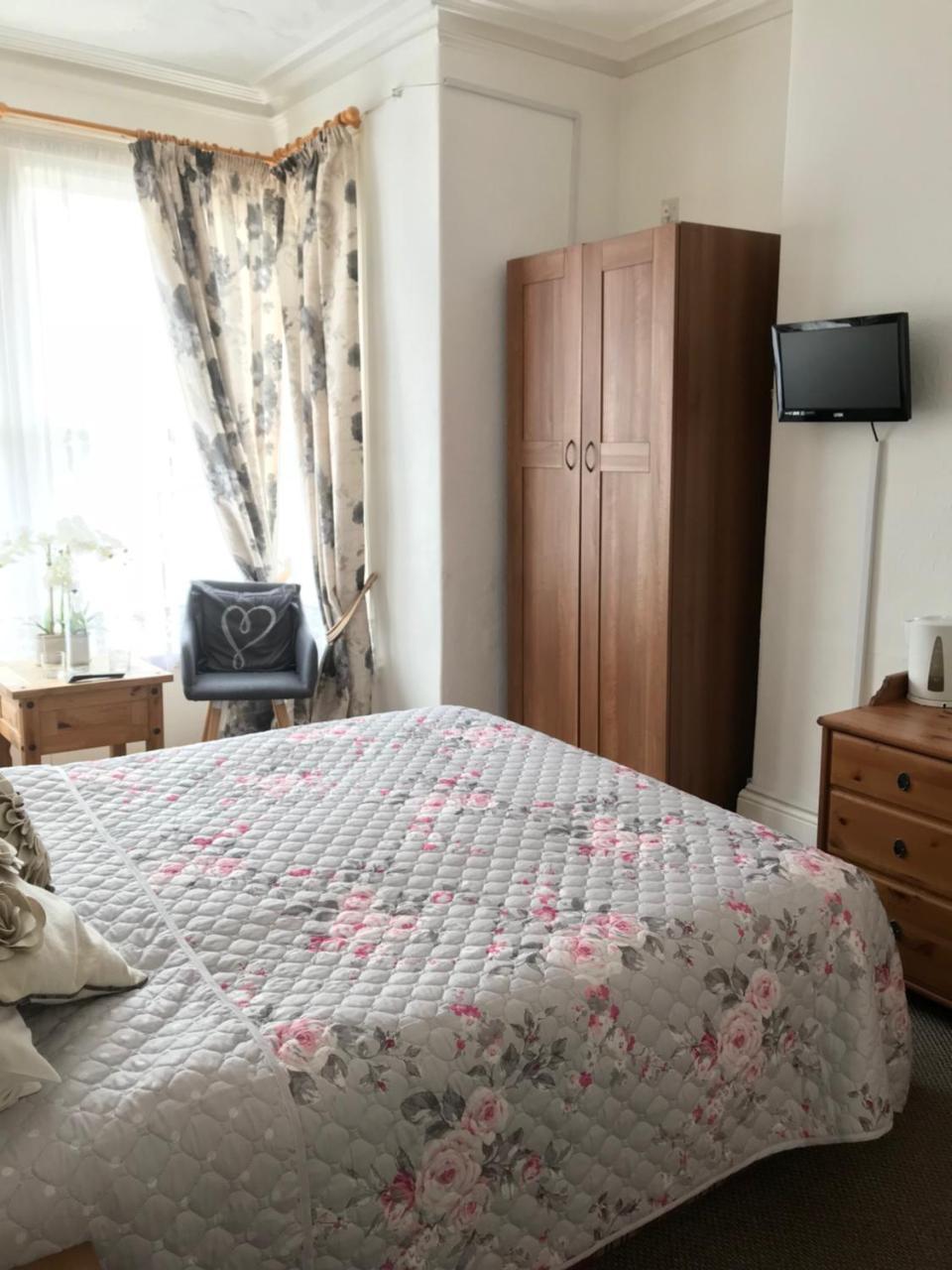 Astonwood Hotel Ландъндо Екстериор снимка