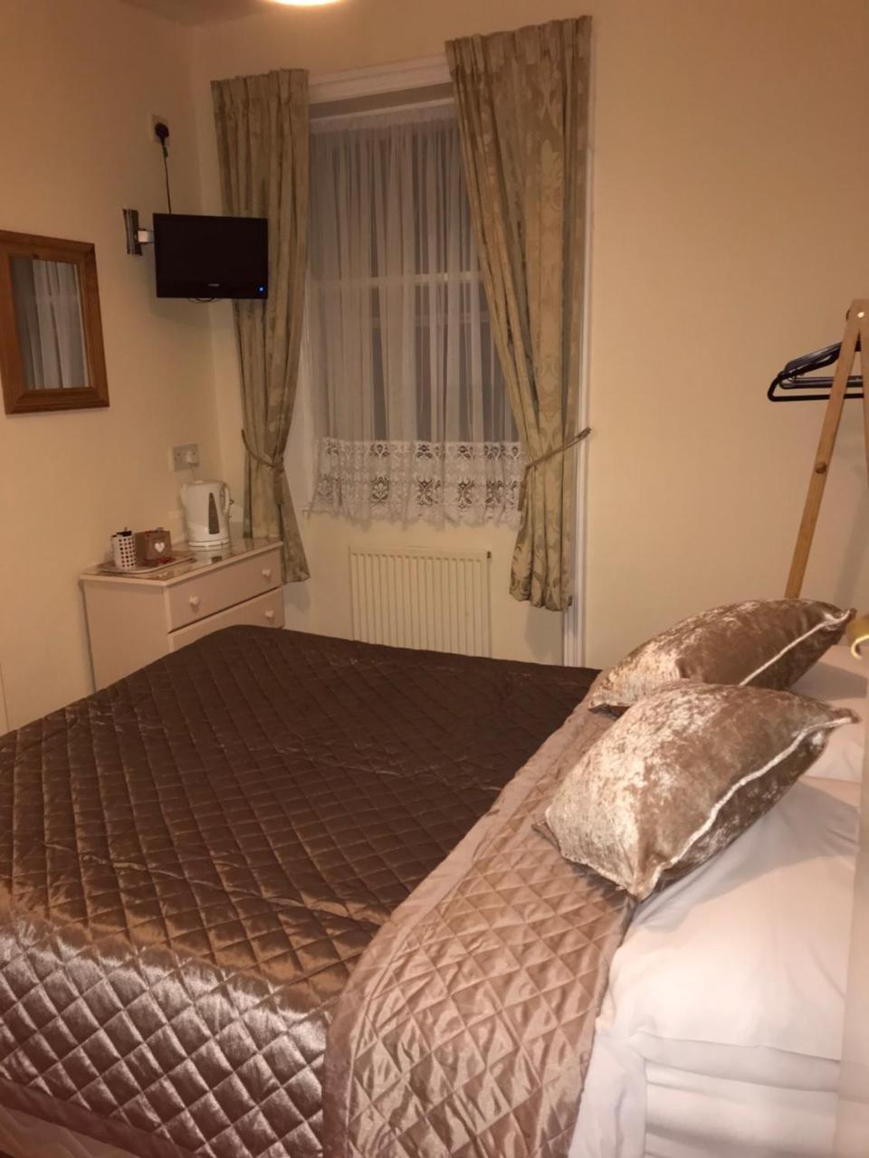 Astonwood Hotel Ландъндо Екстериор снимка