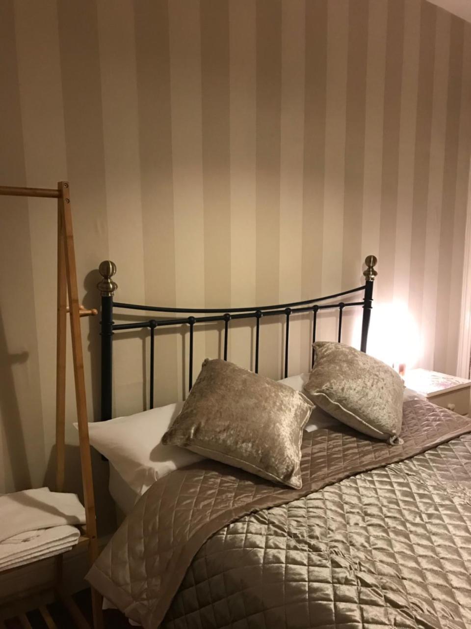 Astonwood Hotel Ландъндо Екстериор снимка