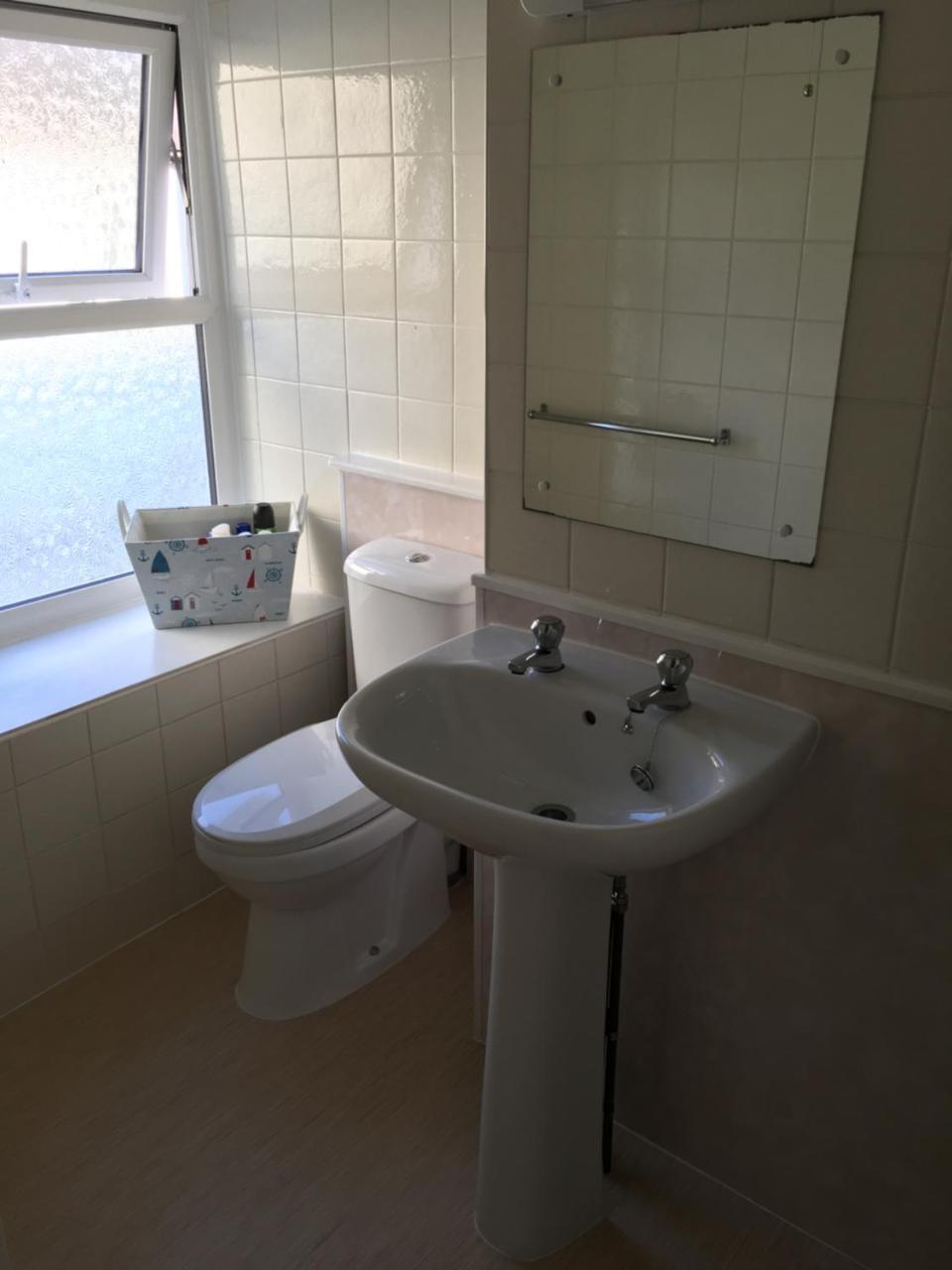 Astonwood Hotel Ландъндо Екстериор снимка