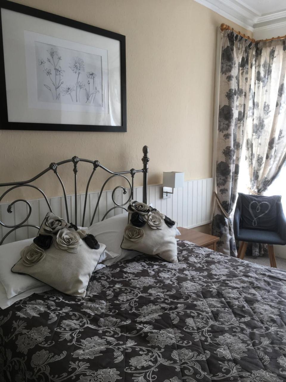 Astonwood Hotel Ландъндо Екстериор снимка